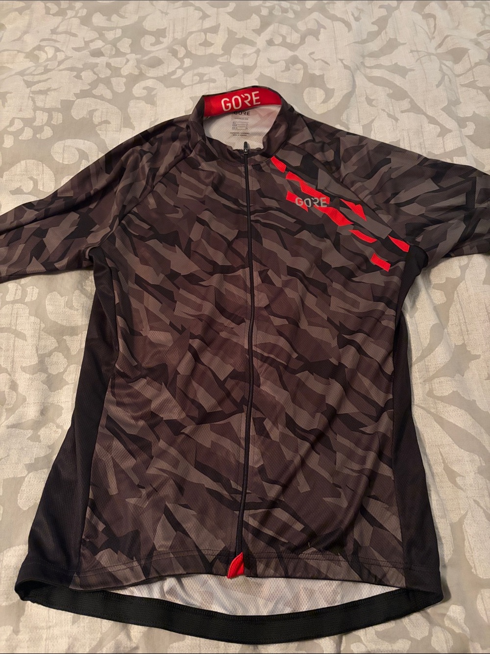 GORE Men’s Black Camo Cycling Jersey with Red Accents